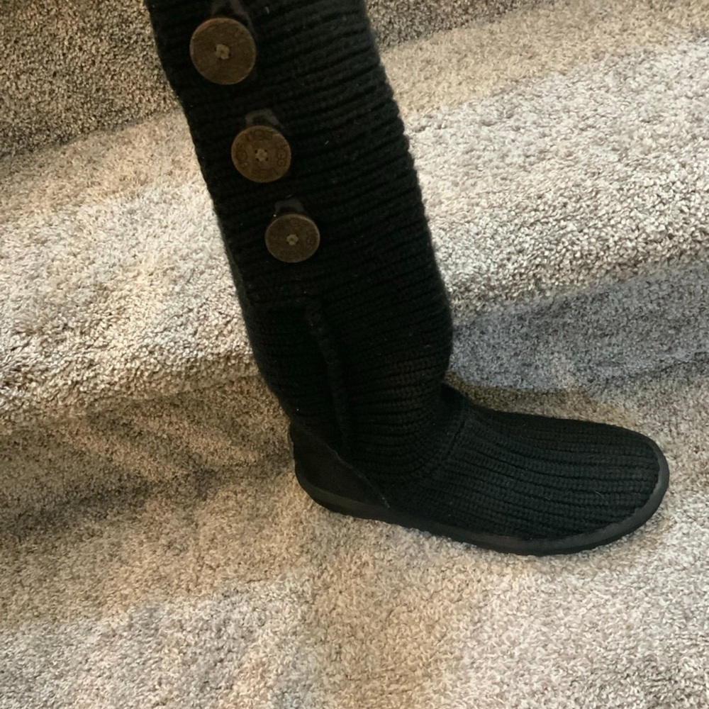 Authentic Uggs Size 9 - image 4